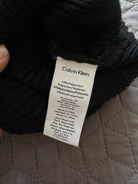 Продам чорна шапка Calvin Klein