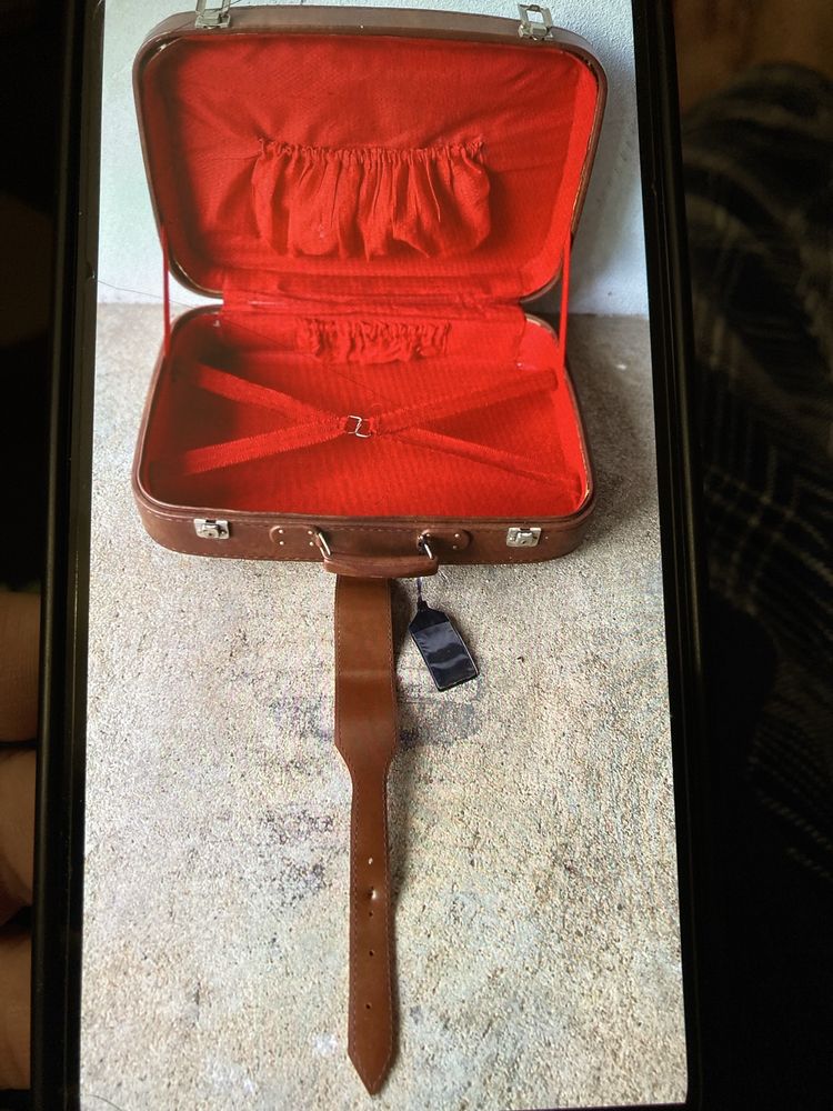 Vendo duas malas de viagem dos anos 70