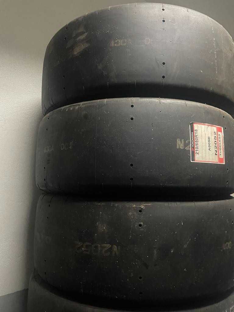 Pneus YOKOHAMA 210/650R18 e 250/650R18 slick