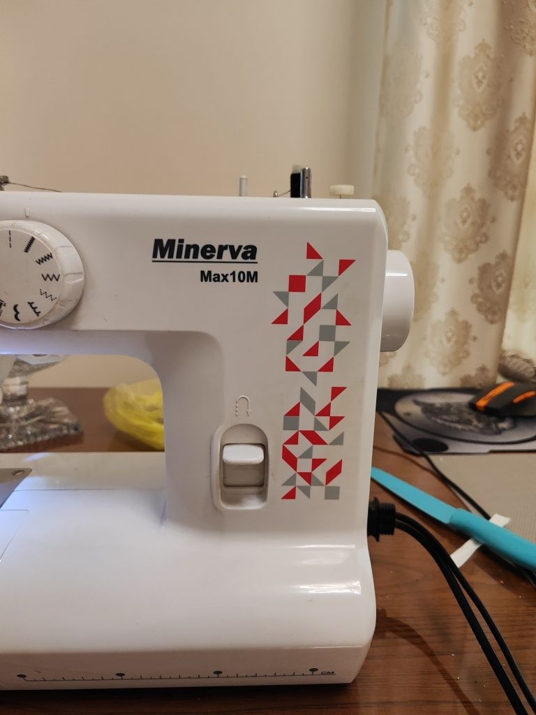 Швейная машинка Минерва
