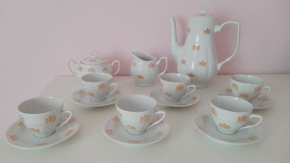 Serwis kawowy na 10 osób porcelana Bogucice polski