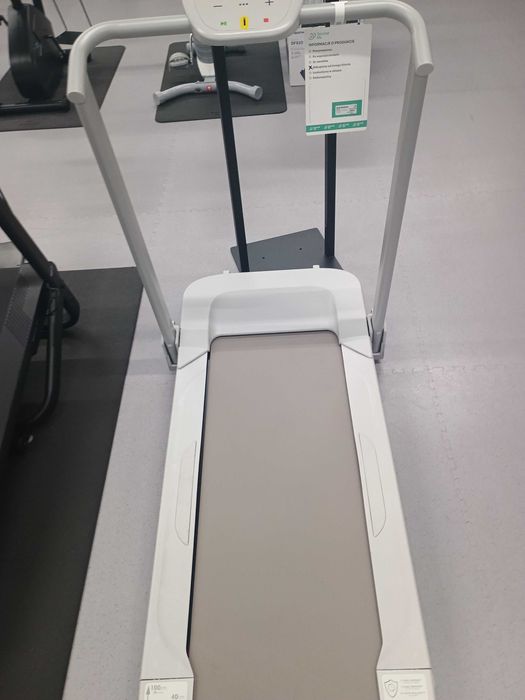 Bieżnia do chodzenia W500B 8 km/h składana DOMYOS