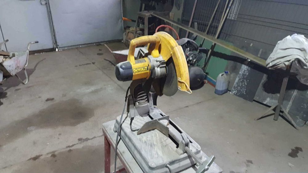 Przecinarka do metalu DeWalt