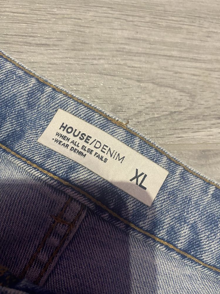 Krótkie jeansowe spodenki