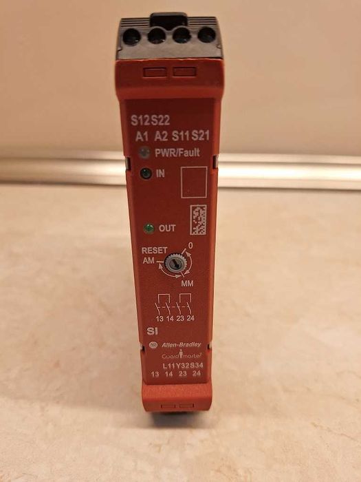 ALLEN-BRADLEY przekaźnik bezpieczeństwa GSR SI 24V DC 1.5A, 440R-S12R2