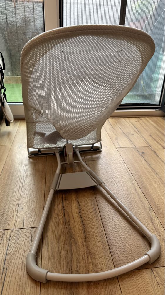 Leżaczek Bujak  BabyBjorn Balance Soft Mesh szary biały