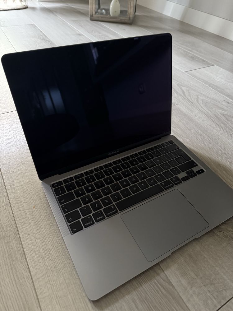 Macbook Air z 2020