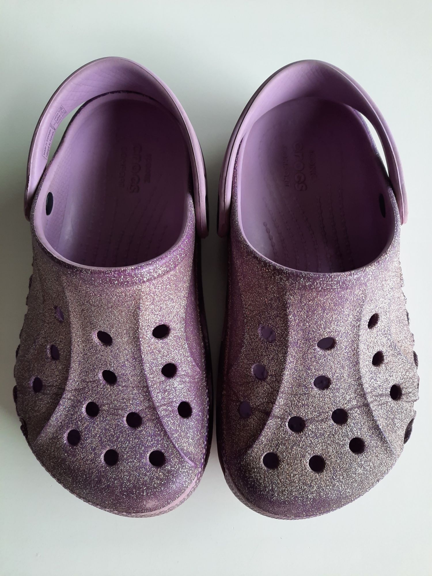Crocsy r. J1 32/33 fioletowy brokat
