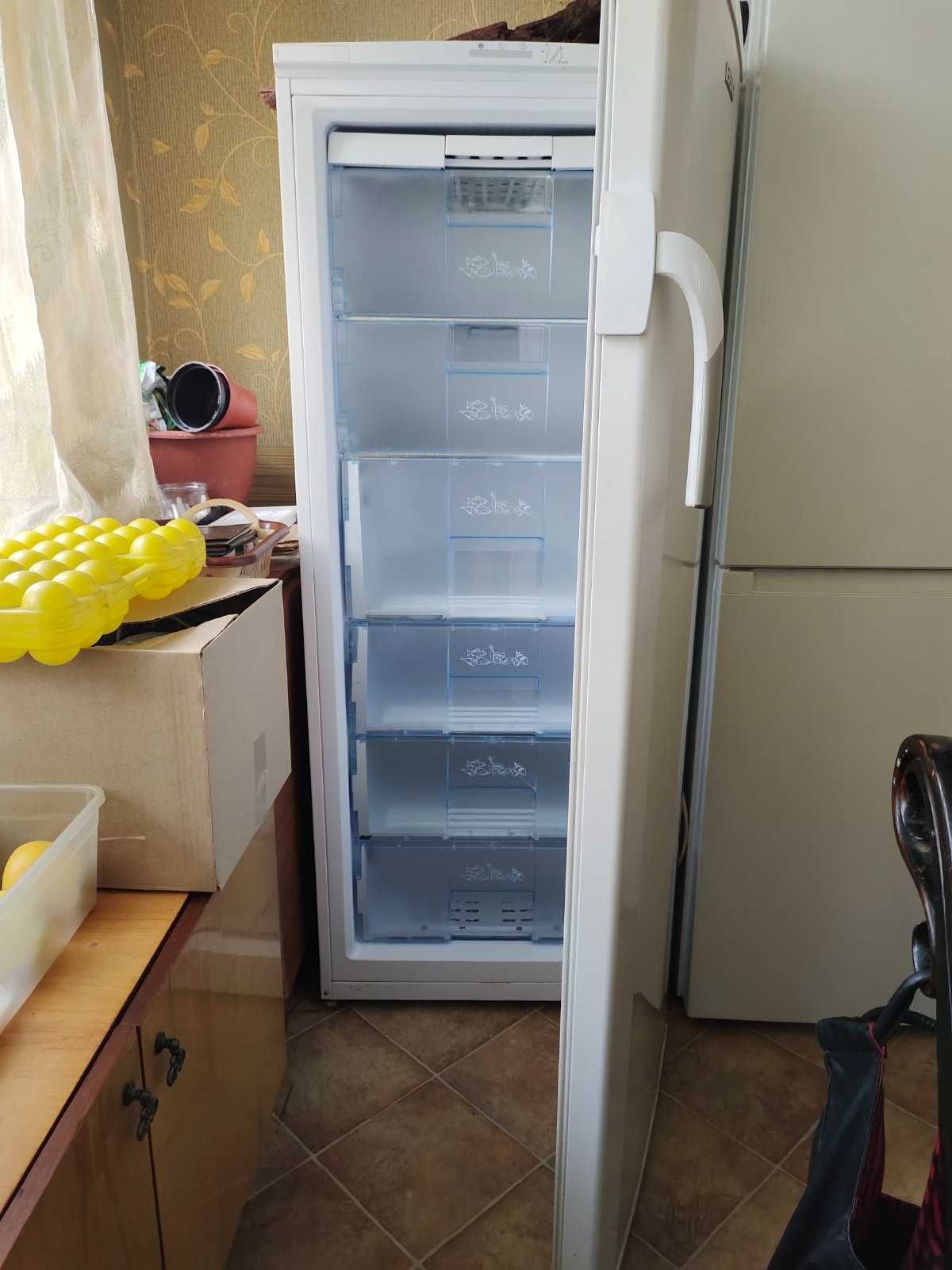 холодильник и морозильная камера 2 в 1