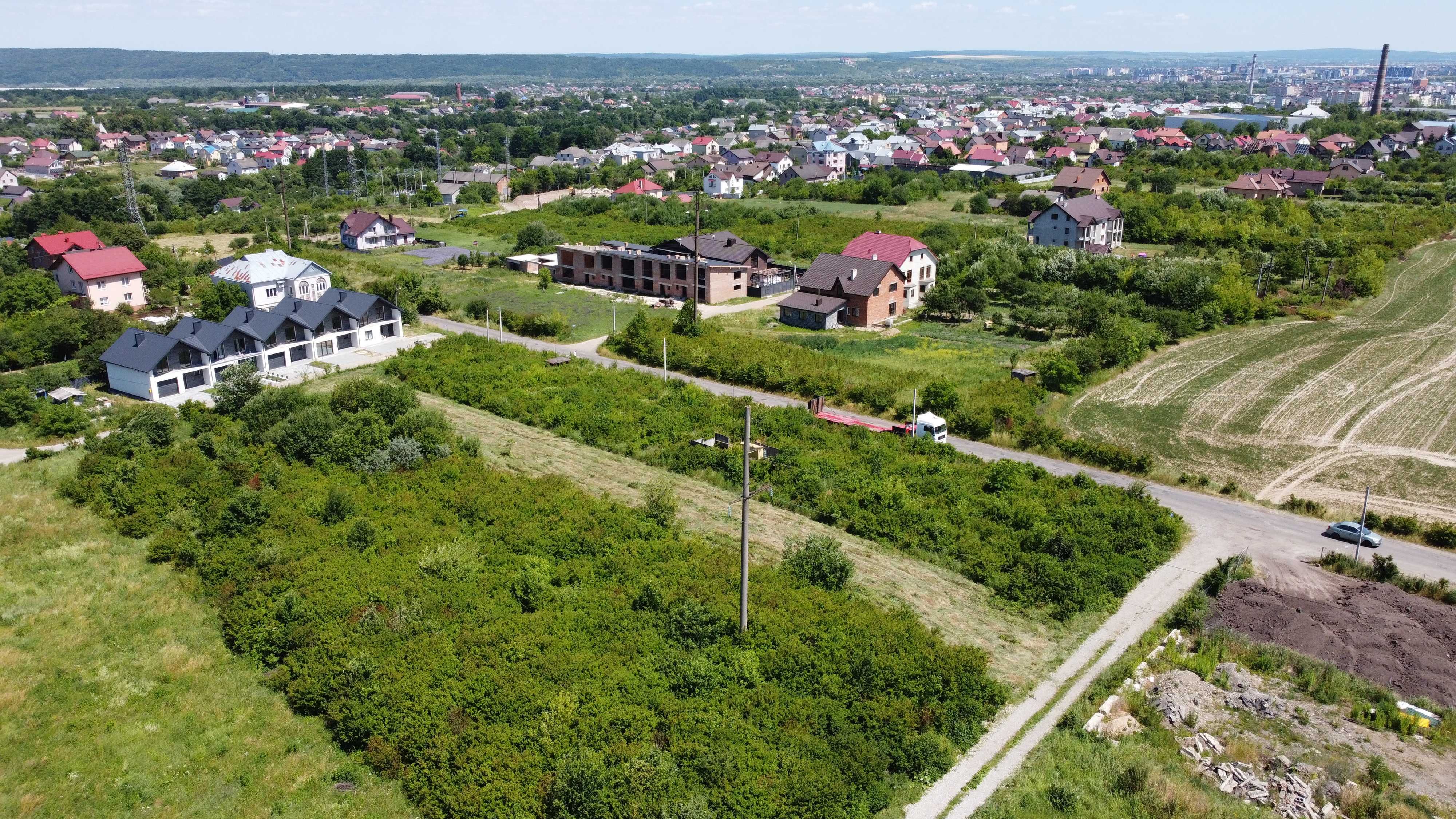 Продається ділянка 17сот. Угринів.Асфальт,Комунікації.Новобудови.Місто