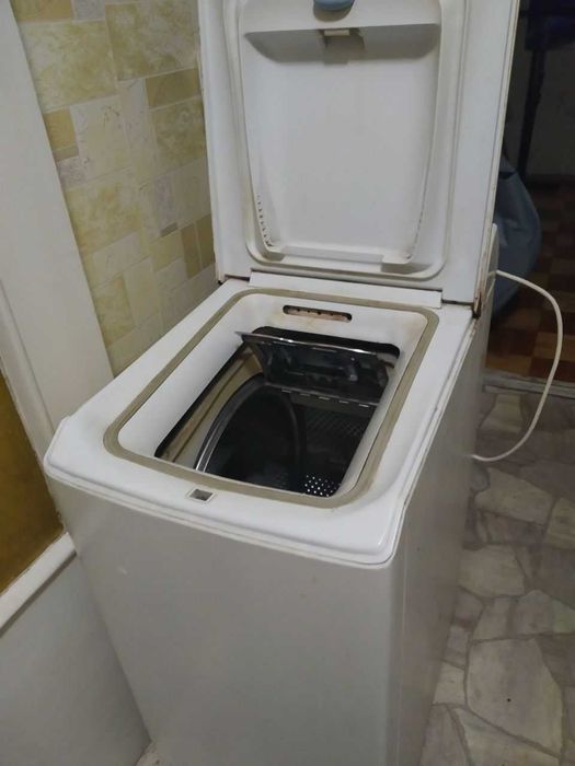 Пральна машинка бу в працюючому стані з вертикальною загрузкою