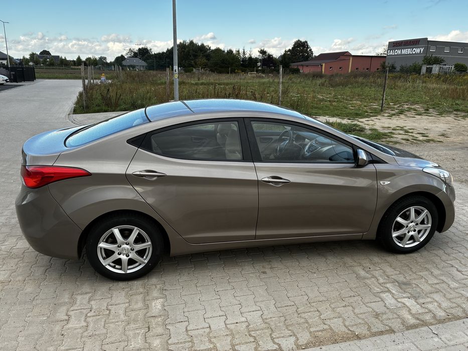 Hyundai Elantra 1.6 benz