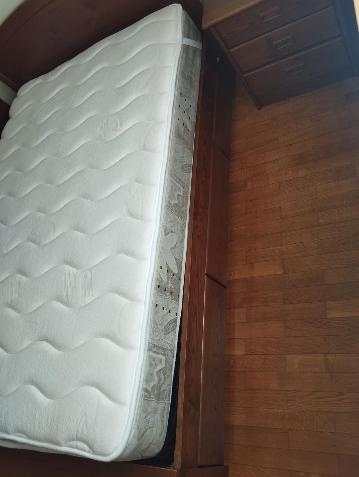 Cama com 6 gavetas + mesa de cabeceira 3 gavetas