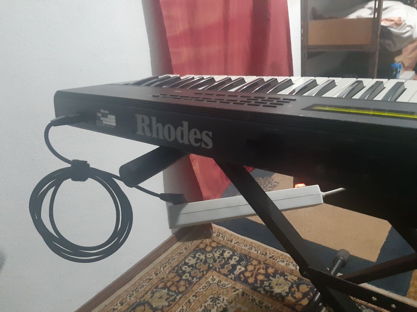 Sintetizador Roland Rodhes model 760