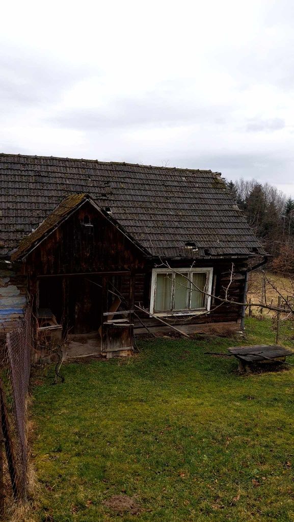 Stary dom drewniany do rozbiórki