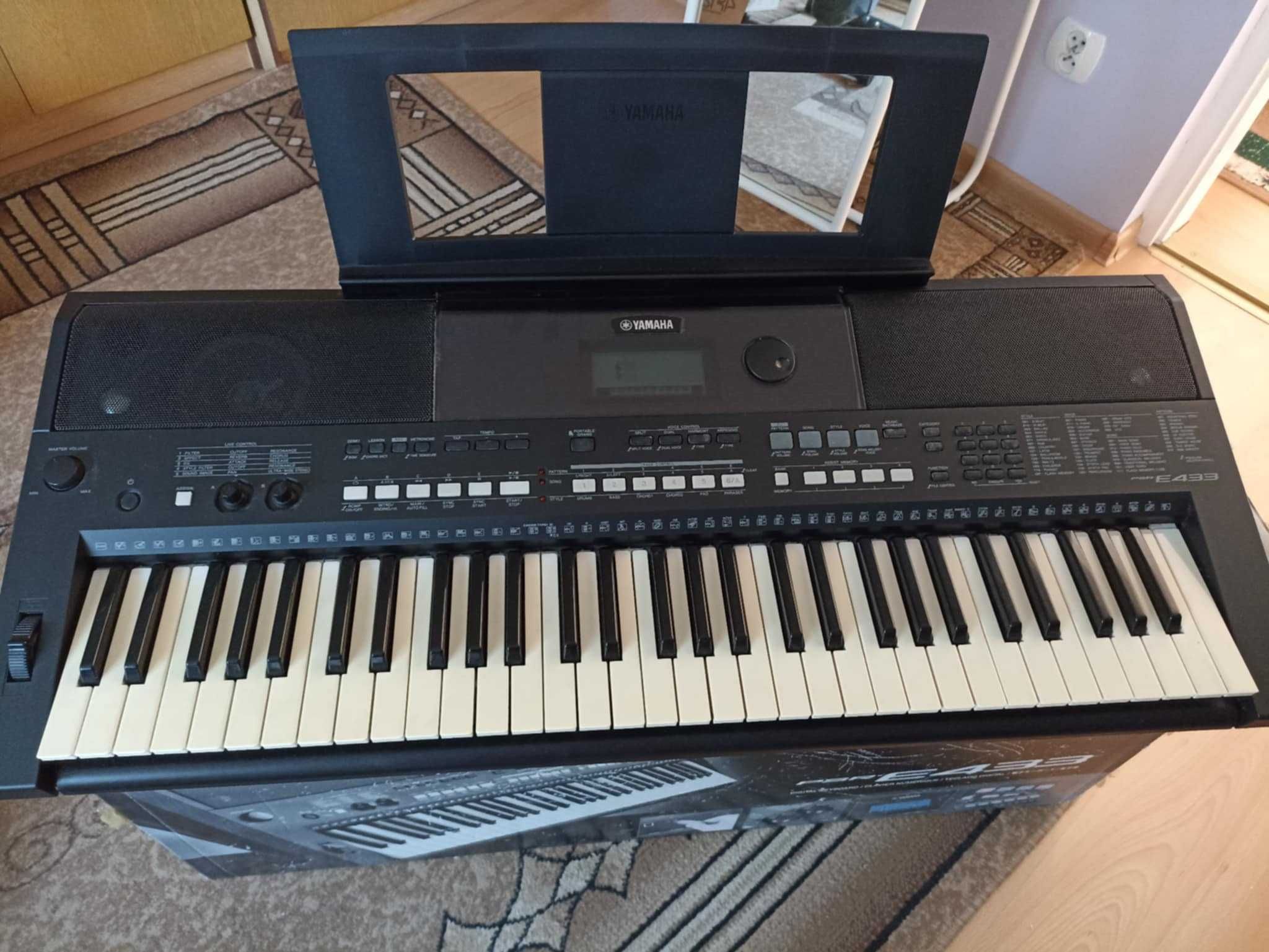 Yamaha Keyboard PSR E-433 + statyw