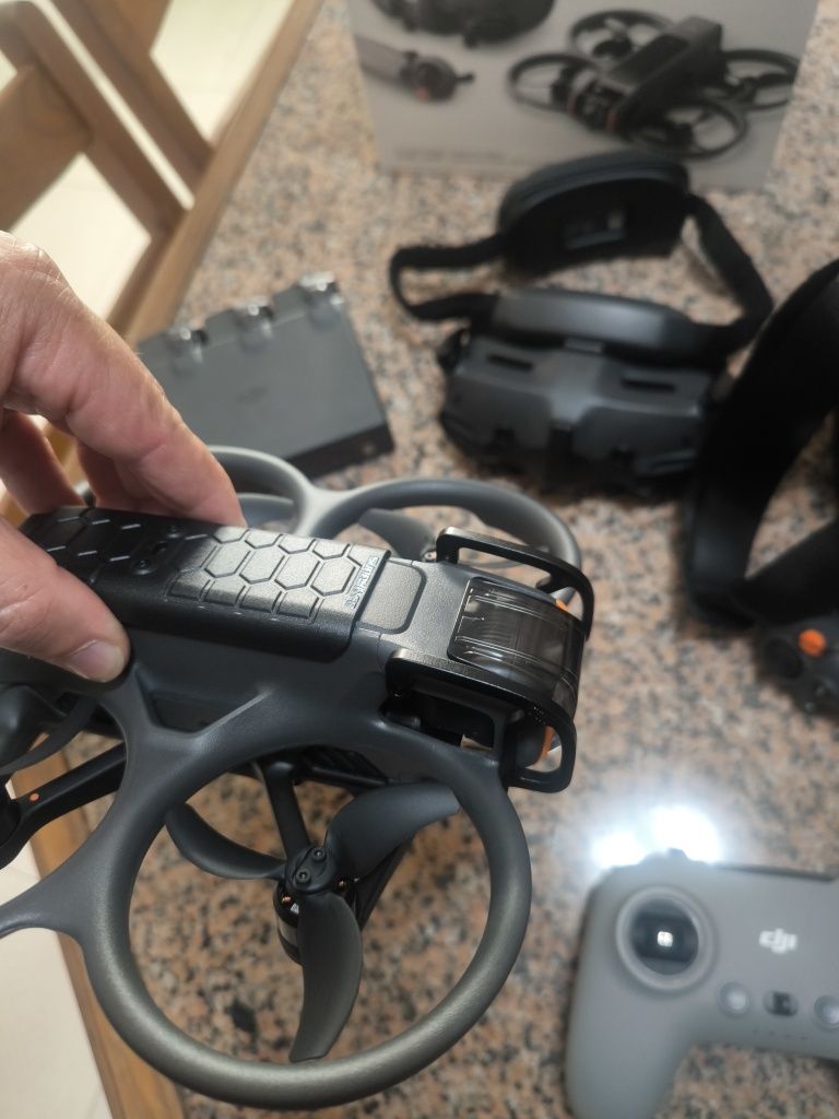 DJI Avata 2 Fly More Combo 3 Bat (4K -