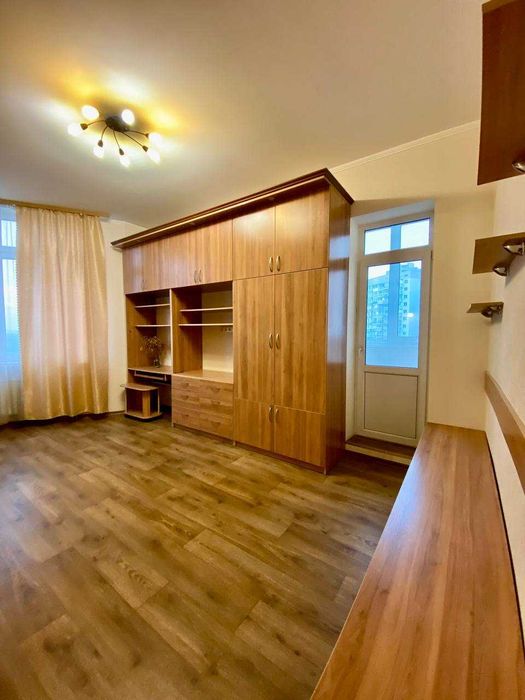 Лаврухіна 12, оренда 2-к квартири, Троєщина, ТРЦ Район!