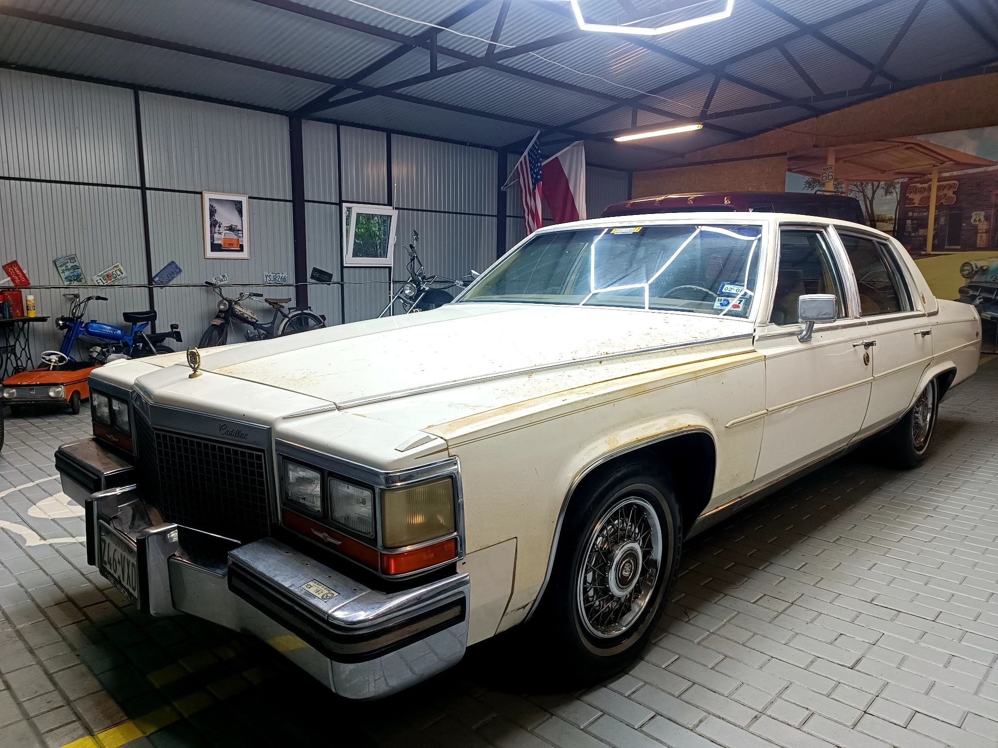 Cadillac Brougham 5.0 V8