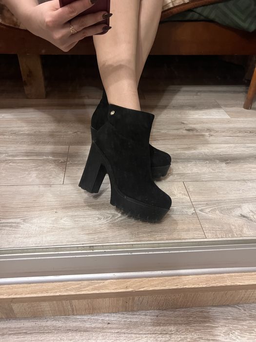 Чорні жіночі ботильйони на підборах / розмір 39 / стильні та зручні