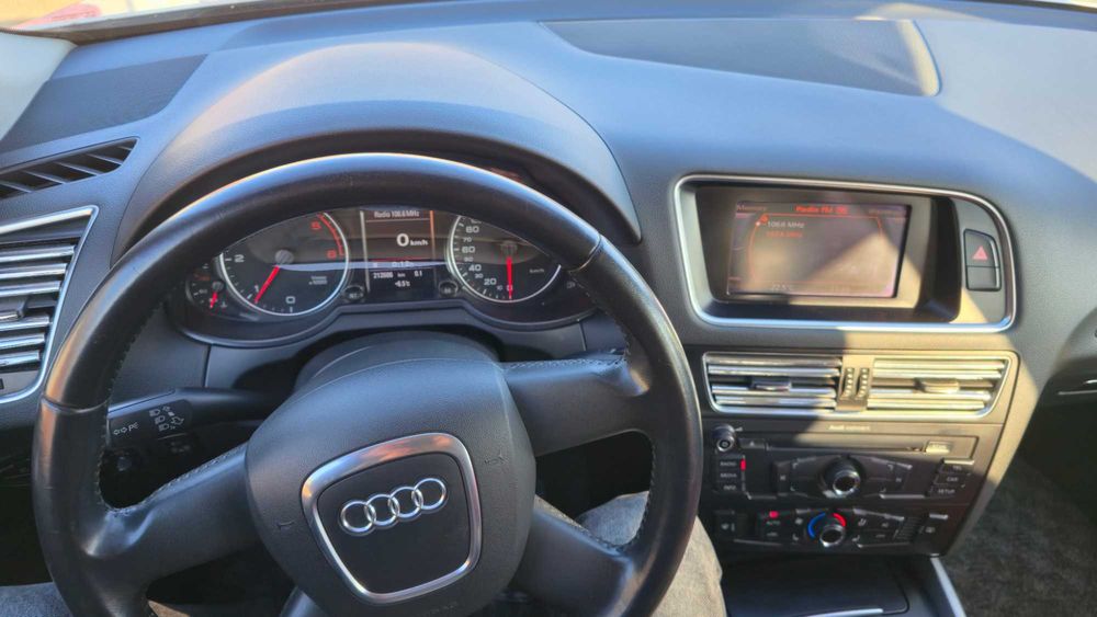 Продам AUDI Q5 2.0 TDI