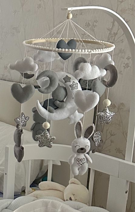 Мобіль дитячий "Ведмедик на місяці сірий" фетр