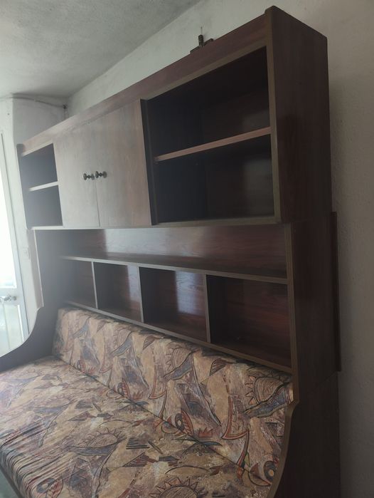 Estúdio com roupeiro