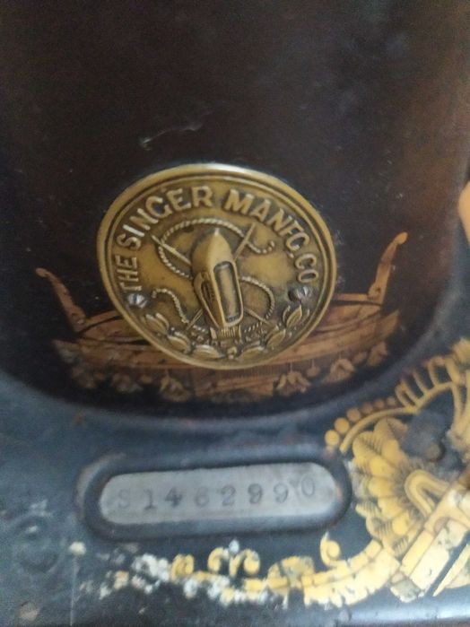 MÁQUINA DE COSTURA "SINGER", início séc.XX, portátil e eléctrica