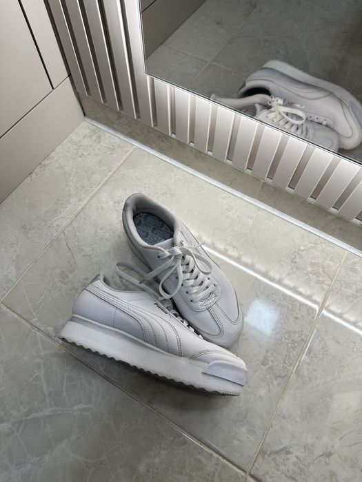Білі жіночі кросівки Puma