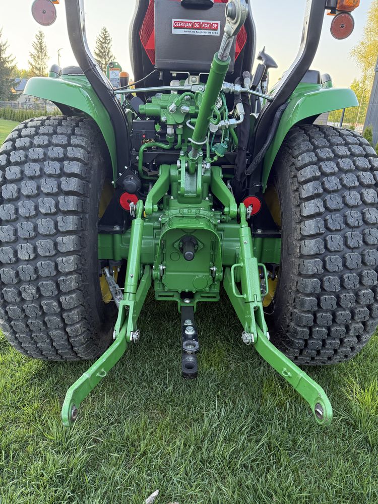 John Deere 3038r