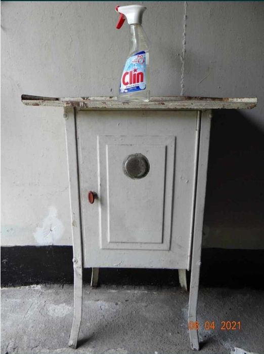 metalowa szafka chlebowa antyk