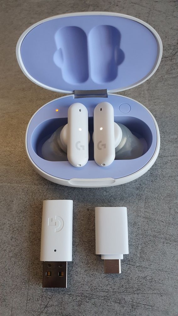 Навушники бездротові Logitech Fits білі