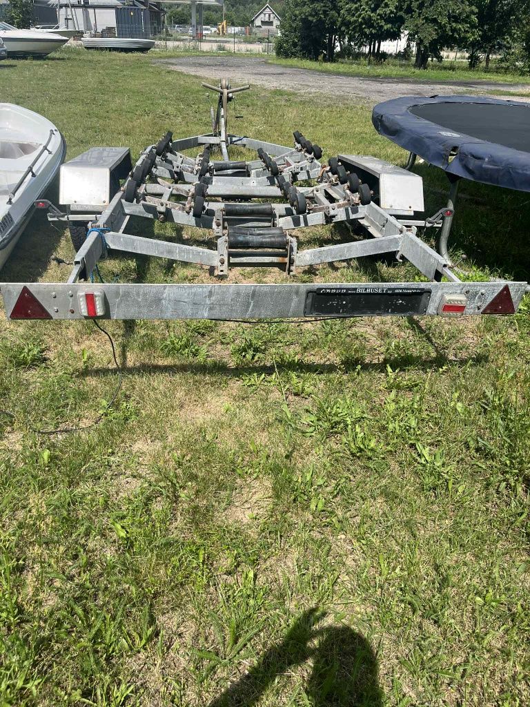Przyczepa podłodziowa 2000 kg dać.