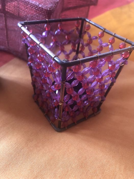 Conjunto decoração: Caixa com tampa; vela; castiçal