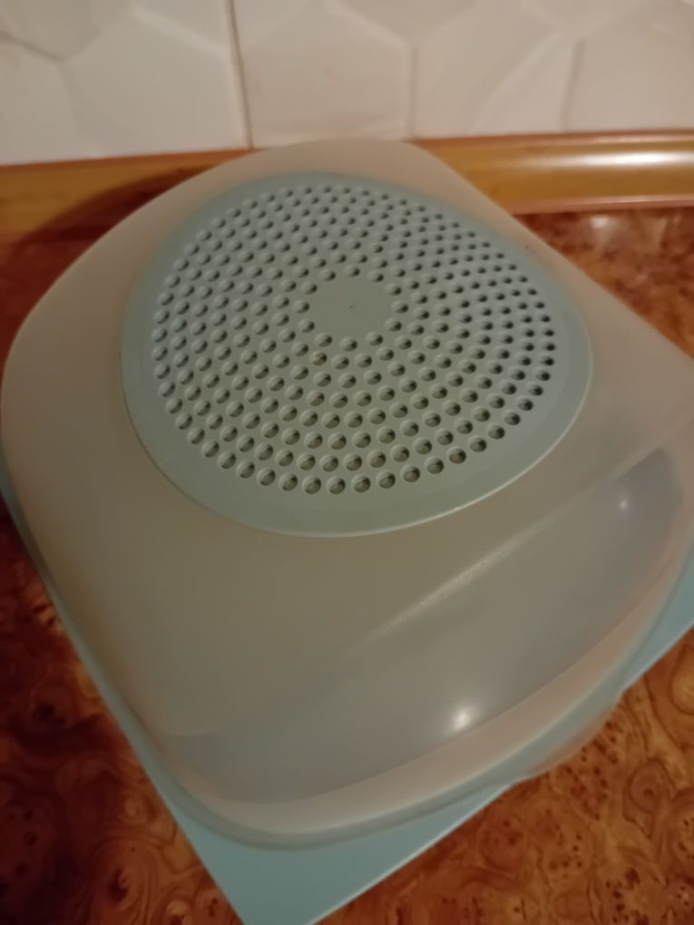 Duży pojemnik Tupperware do wprzevhowywania wedlin,serowerware na wędl