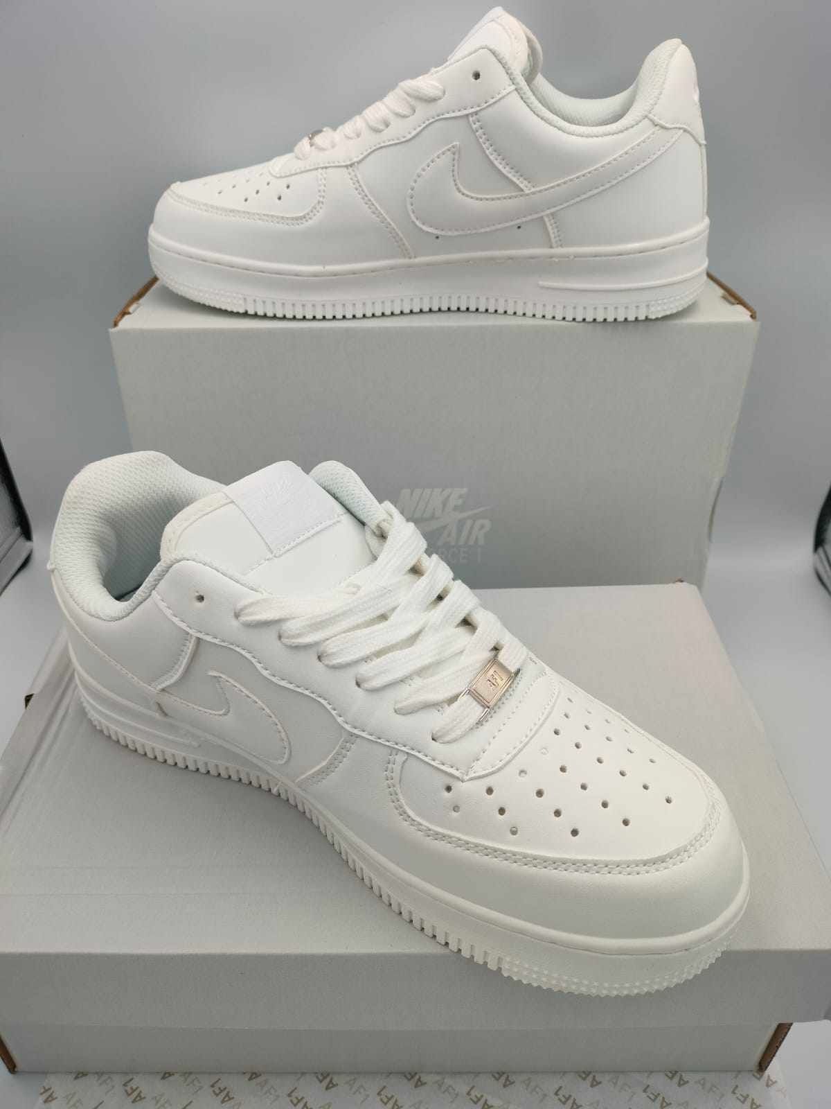 WYPRZEDAŻ Nike Air Force one r. 43