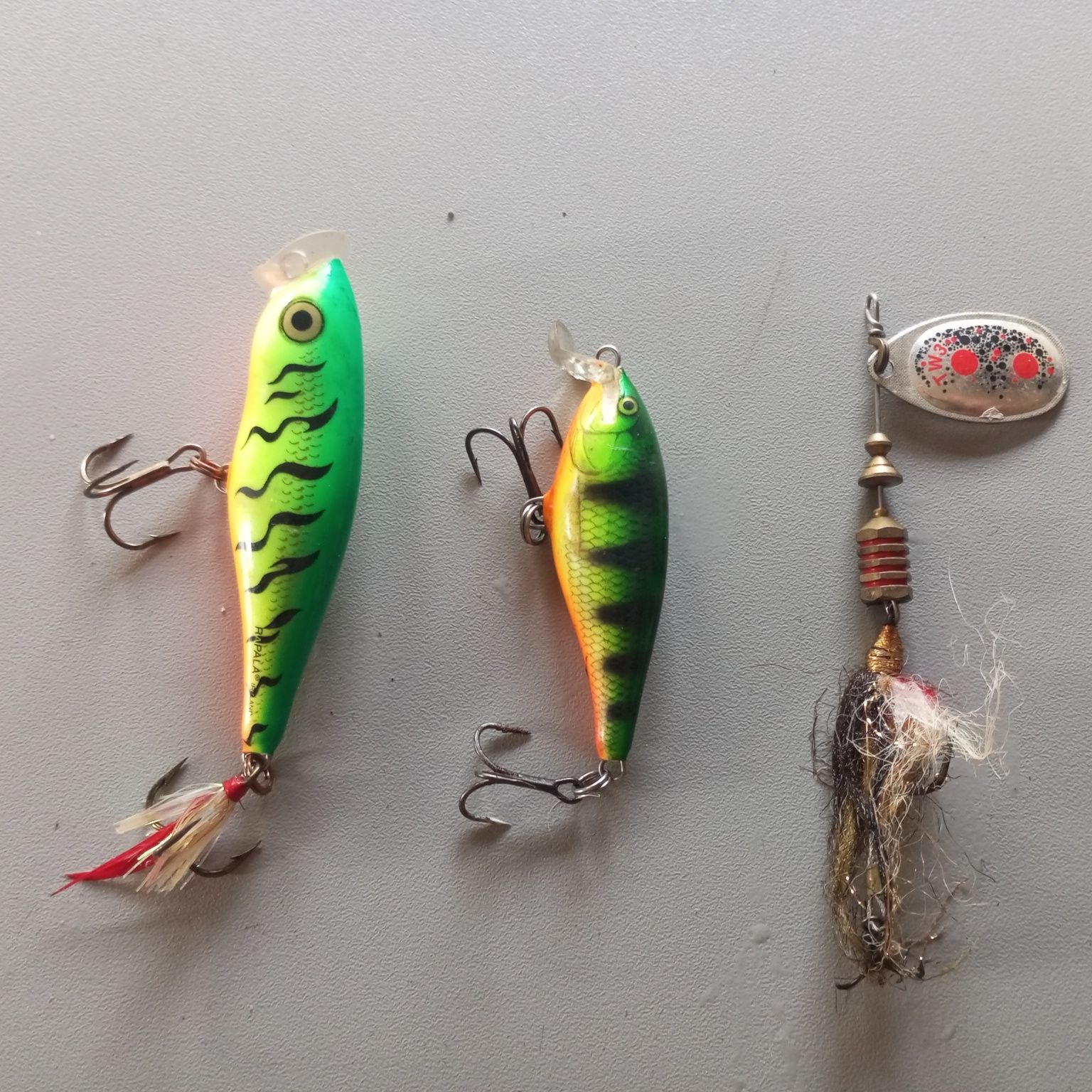 Vendo amostras e desencravador de amostras para a pesca do achigã .