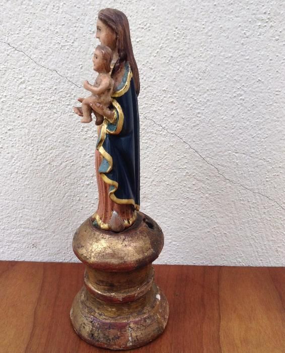 Imagem Nossa Senhora em madeira com menino ao colo, com base lisa
