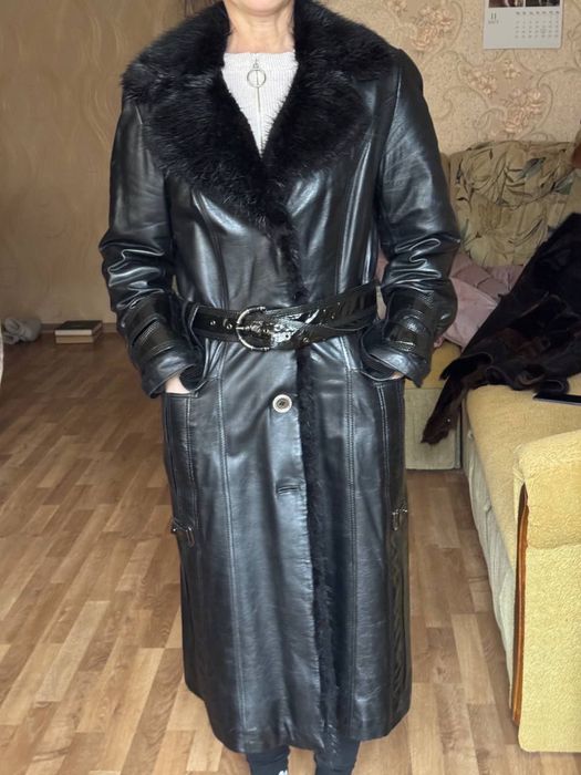 Жіночий шкіряний плащ