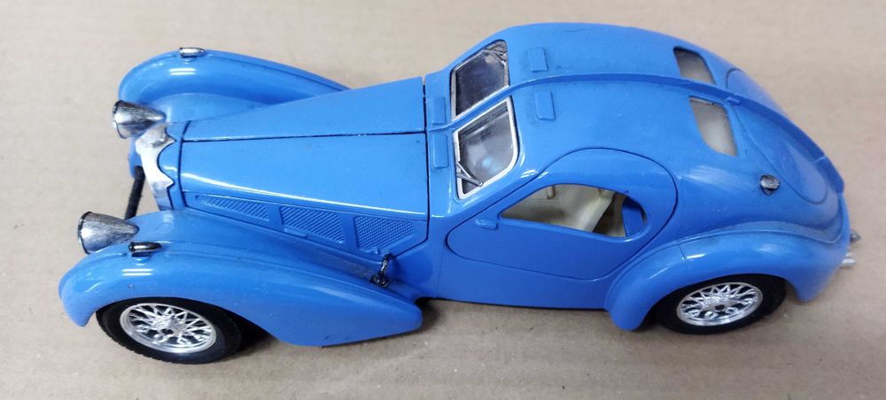 Miniaturas Burago. Escala 1/24