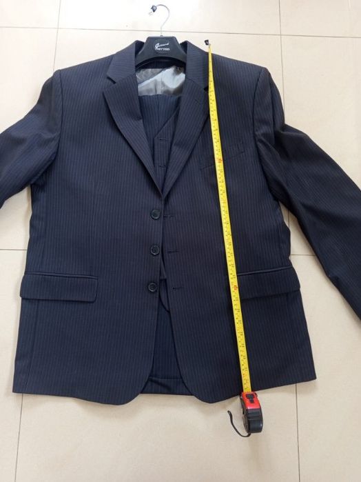 Czarny garnitur męski że spodniami Recman