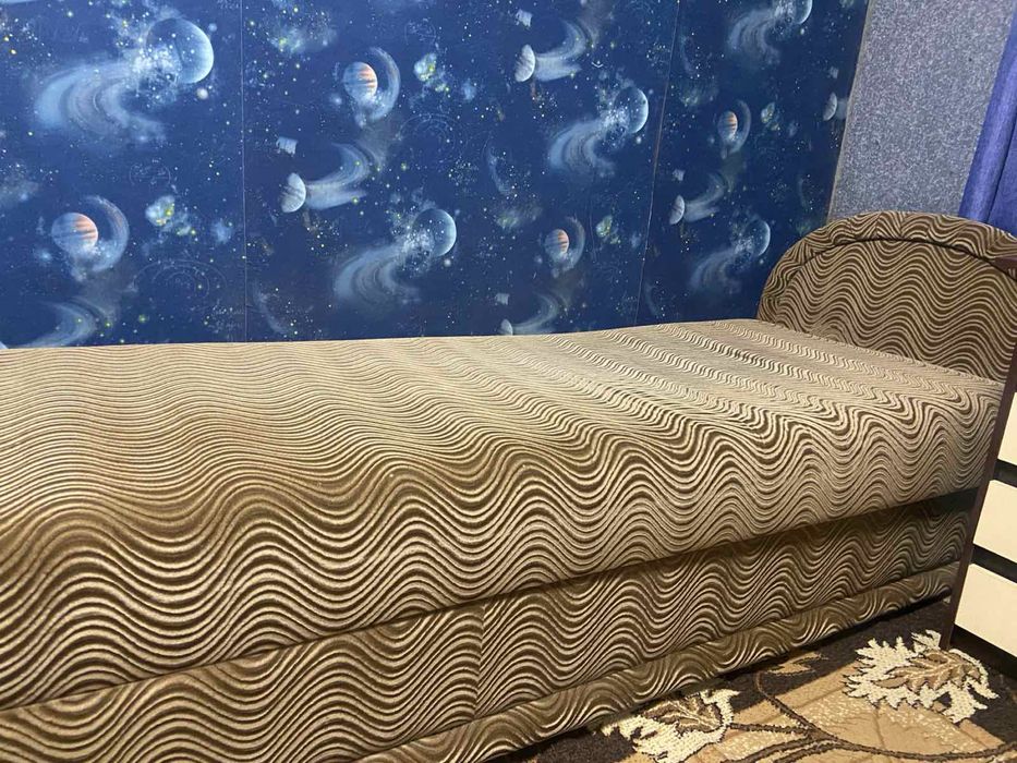 Продам односпальну кровать.