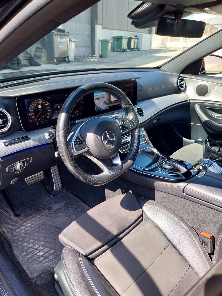 Mercedes-Benz E220d AMG 194cv  9G-TRONIC 
Transmissão: Caixa automátic