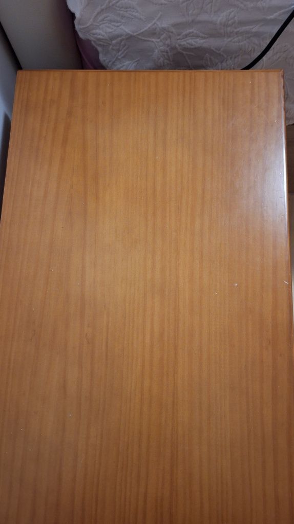 Mesa de cabeceira em pinho mel