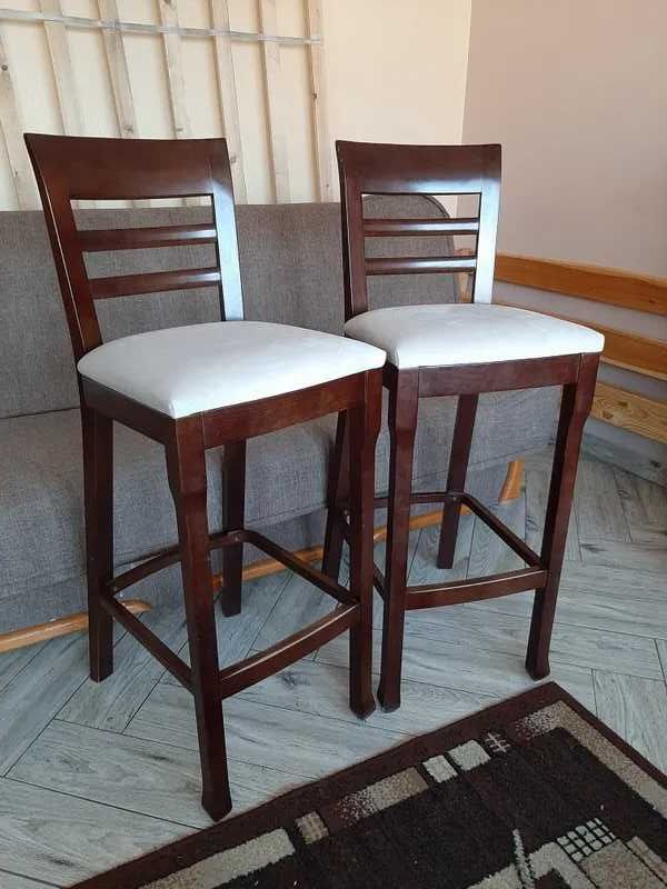 Stolik i 2 krzesła barowe,  hokery