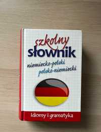 Szkolny słownik niemiecko - polski - Idiomy i gramatyka