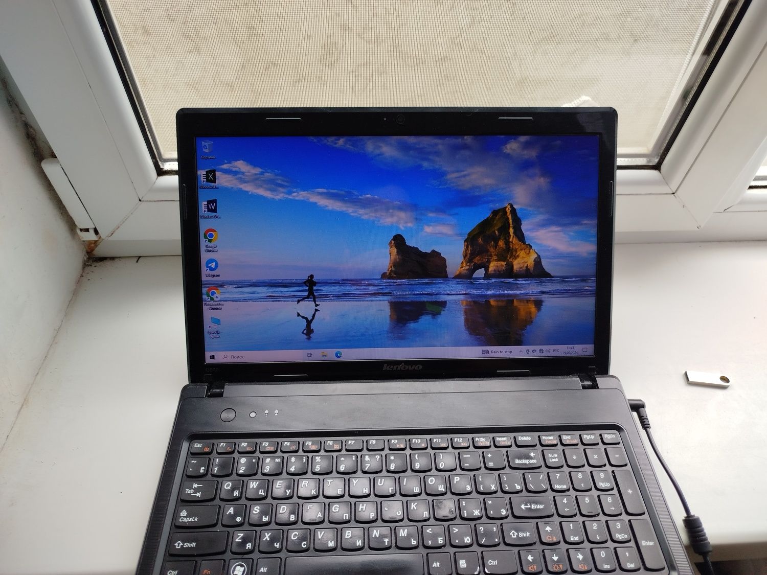 Ноутбук Lenovo G570 15.6" B960 6Gb