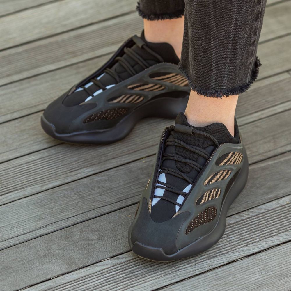 Кросівки жіночі Adidas Yeezy Boost 700 v3 Brown 36-45