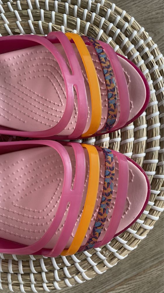 Crocs sandały Isabella Huarache Flat Petal Pink/Coral W10 41/42