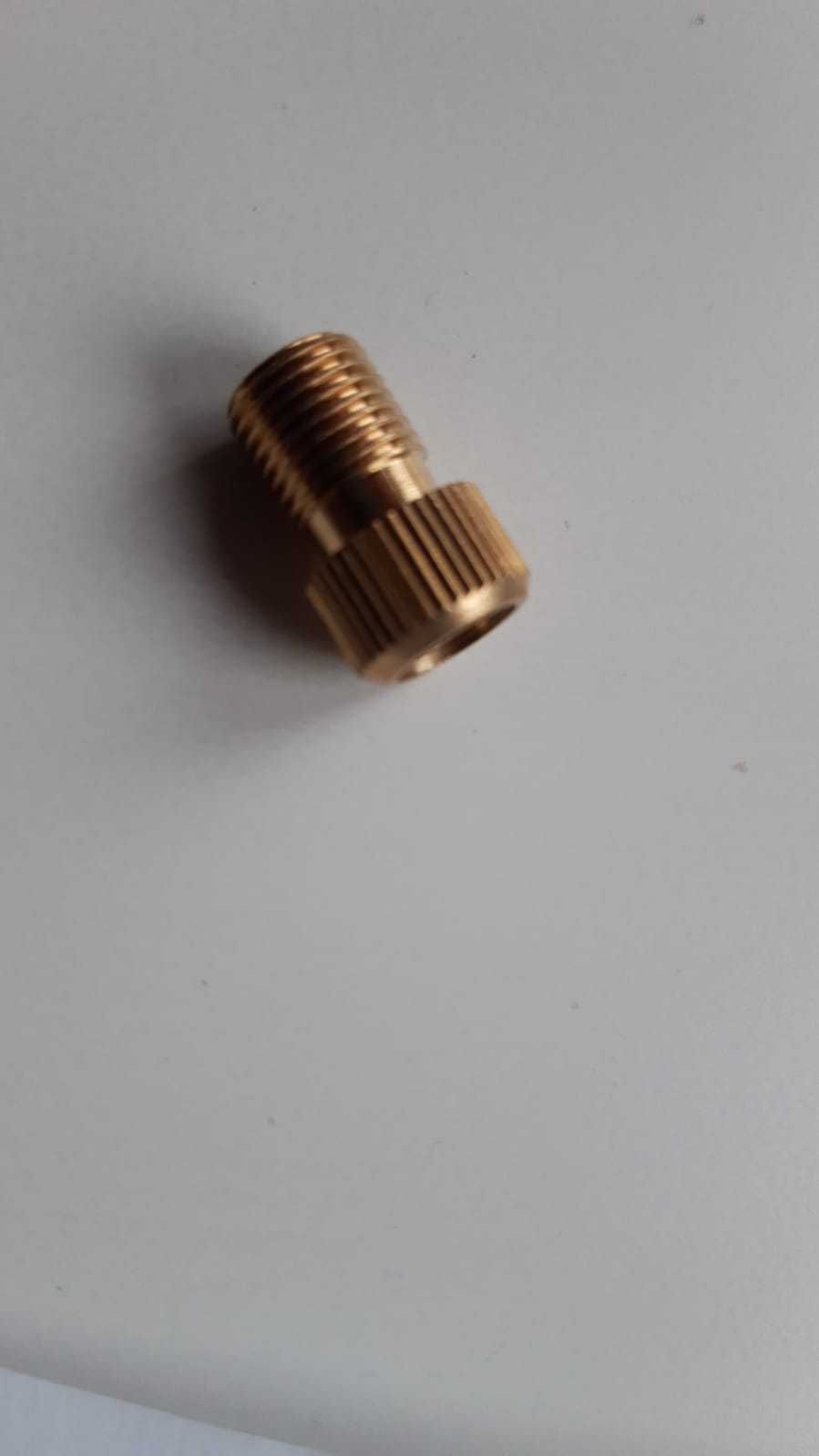 Adaptador de válvula de bicicleta
